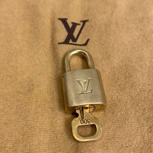 Louis Vuitton key/lock set